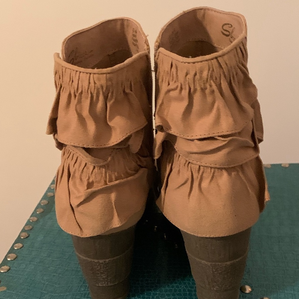 Shoes - Picture 3 of 4